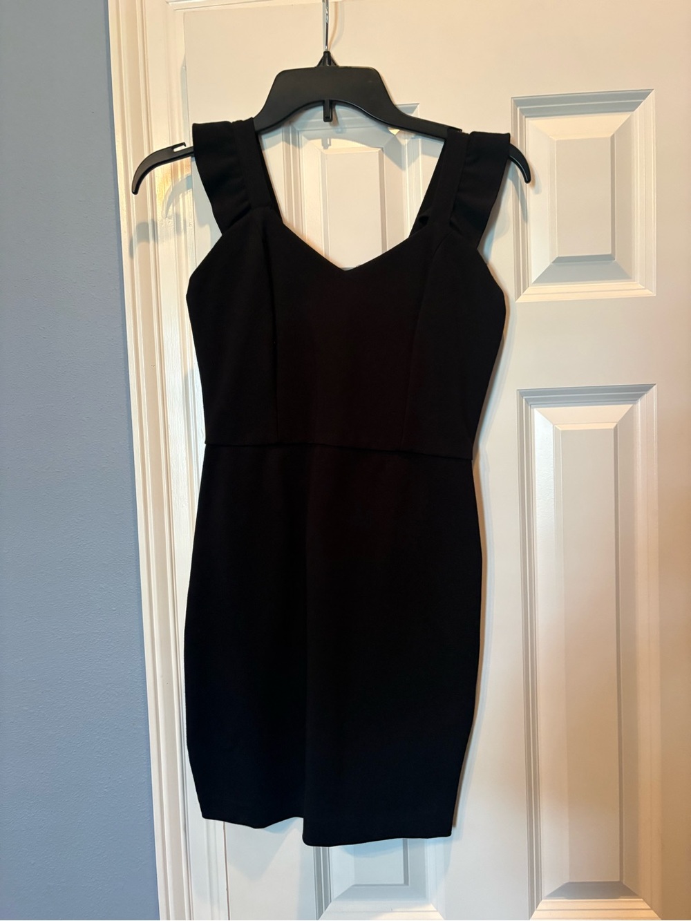 Gianni Bini Black Sleeveless V-Neck Mini Dress